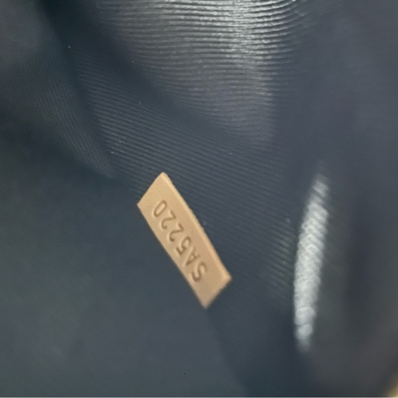 Louis Vuitton bumbag - Picture 9 of 9